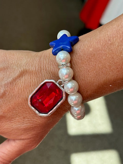 Pearl Bracelet with Red jewel